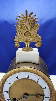 Starožitné hodiny klasicizmus / vyše 240 . ročné / - 2