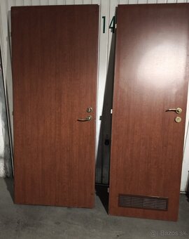 Predám dvere rôznych veľkostí,radiátory, drevené stĺpy - 2