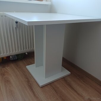 Predám biely kuchynský stolík – 80 × 80 × 75 cm - 2