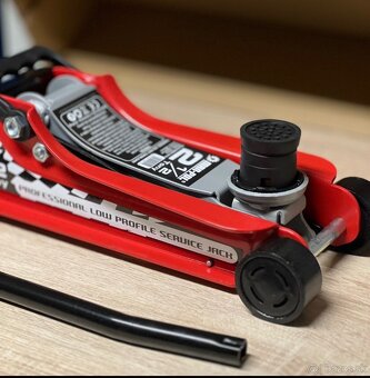 Nizkoprofilovy zdvihak 2,5T - 2