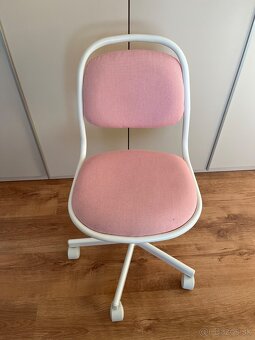 Otočná stolicka na kolieskach - 2