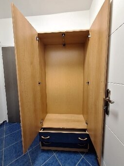 Skrina na kabàty so šuflìkmi - 2