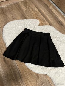Čierna krátka sukňa - 2