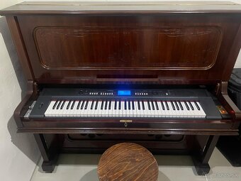 Klavesy Yamaha NP-V60 v starozitnej skrini - 2