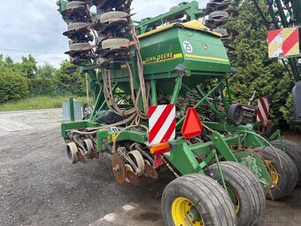 Secí stroj na obilí John Deere 750A, pracovní záběr 6m, rv 2 - 2