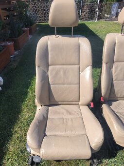 predám sportsize Sedačky v krémovej farbe z E61/E60 - 2
