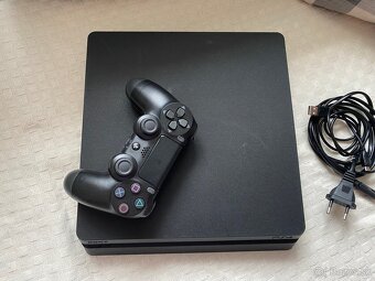 Playstation 4 slim - 2