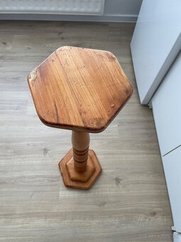 drevený stojan na kvetiny - 2