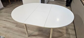 okrúhly biely rozkladací stôl - 2