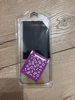 Ochranné sklo iPhone 16 Pro Max - 2