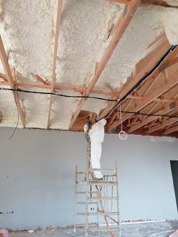 Striekanie izolácia Pur12 - 2