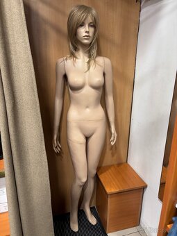 Dámska figurína - 2