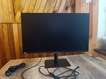 Predám takmer novy Samsung ViewFinity S8 S27B800PXU - 2