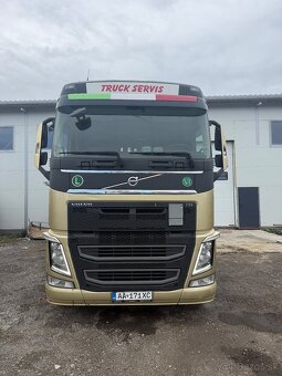 Ťahač Volvo - 2