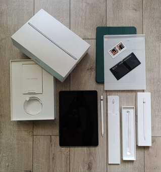 Apple iPad (6th Generation) Wi-Fi 32GB + Apple Pencil 1 - 2