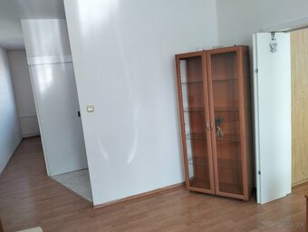 2.izbovy byt v Hlohovci za postou - 2