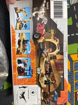 Lego Jurassic World Atrociraptor - 2