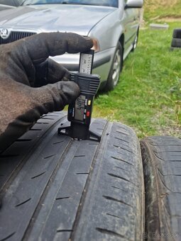Predám 2ks Letné Pneu 225/45 R17 - 2