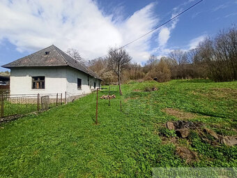 Veľký stavebný pozemok (1 ha) s vidieckym domom v tichej l - 2