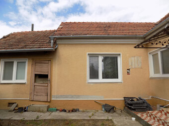 Na predaj 3 izb tehlový dom v centre obce Strekov pri Štúrov - 2