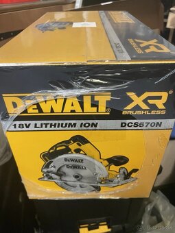 Aku kotoučová pila DeWALT DCS570N - 2