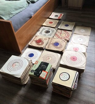 STAROŽITNÉ ORIGINÁLNE GRAMOFÓNOVÉ DOSKY - 2