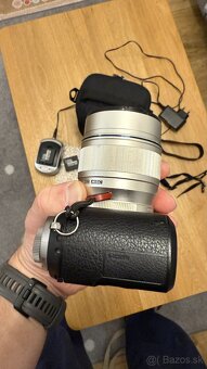 Objektív Olympus 75mm f/1.8 - striebornej farby - 2