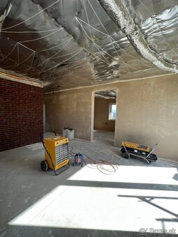 STROJOVÉ OMIETKY – SADROVÉ / VÁPENNO-CEMENTOVÉ - 2