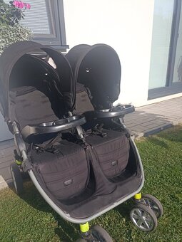 Súrodenecký kočík Britax - 2