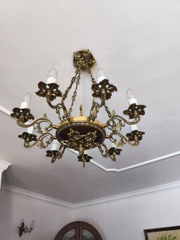 Starožitné hodiny a luster so svietnikmi - 2