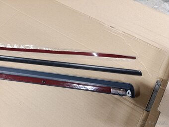 Lišta dverí pravá predná VW Passat B7 - 2