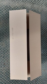 Kartóny, krabice. - 2