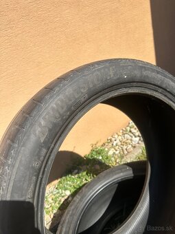 Letné pneu 285/40 R21 - 2