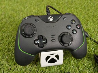Razer Wolverine V2 ovládač pre Xbox a PC - 2