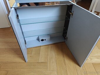 Kúpeľňové zrkadlo so skrinkou a svetlom - 2