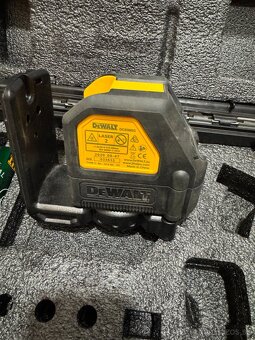 DeWALT DCE088D1G Aku krížový laser, zelený lúč XR (10,8V/2,0 - 2