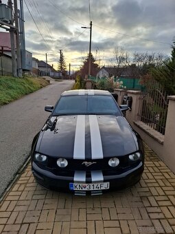 Ford Mustang svetlá - 2