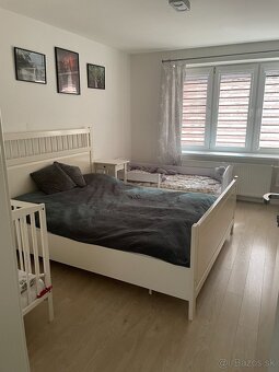 Predám posteľ HEMNES 160×200 + 2× nočný stolík + matrace - 2