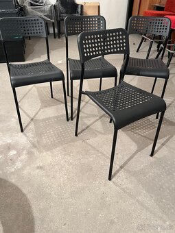 Stôl a 4 stoličky - 2