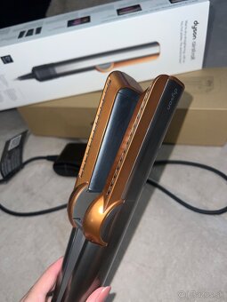 Dyson airstrait - 2