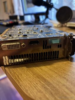 Saphire Nitro RX 560 4GB GDDR5 - 2