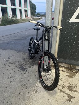 Zjazdový bicykel KONA - 2