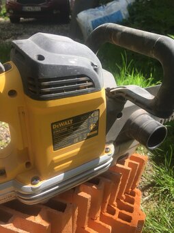 Elektricka pila na tehly DeWalt - 2