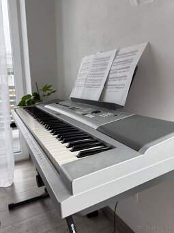 Yamaha DGX 230 - 2