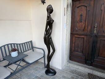BRONZOVÁ SOCHA MODERNA - AKT ŽENY 182 cm - 2