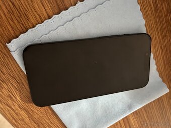 Apple iPhone 16eBlack - 2