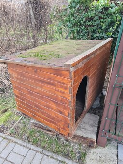 Darujem za odvoz starú búdu pre psa - 2