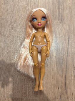 Sabrina Rainbow High - 2