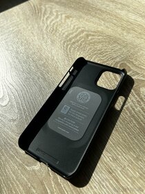 Spigen cierny plastovy obal na iPhone 12 / 12 Pro - 2