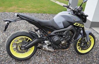 Yamaha MT09 - 2